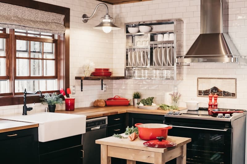 Farmhouse-style kitchen with a cooktop and rangehood, the kind we clean across Sydney